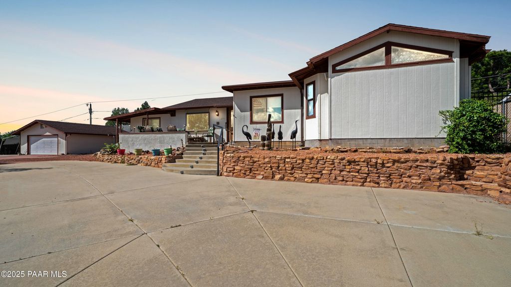 Photo of 4870 N Meixner Road, Prescott Valley, AZ 86314 (MLS # 1076925)