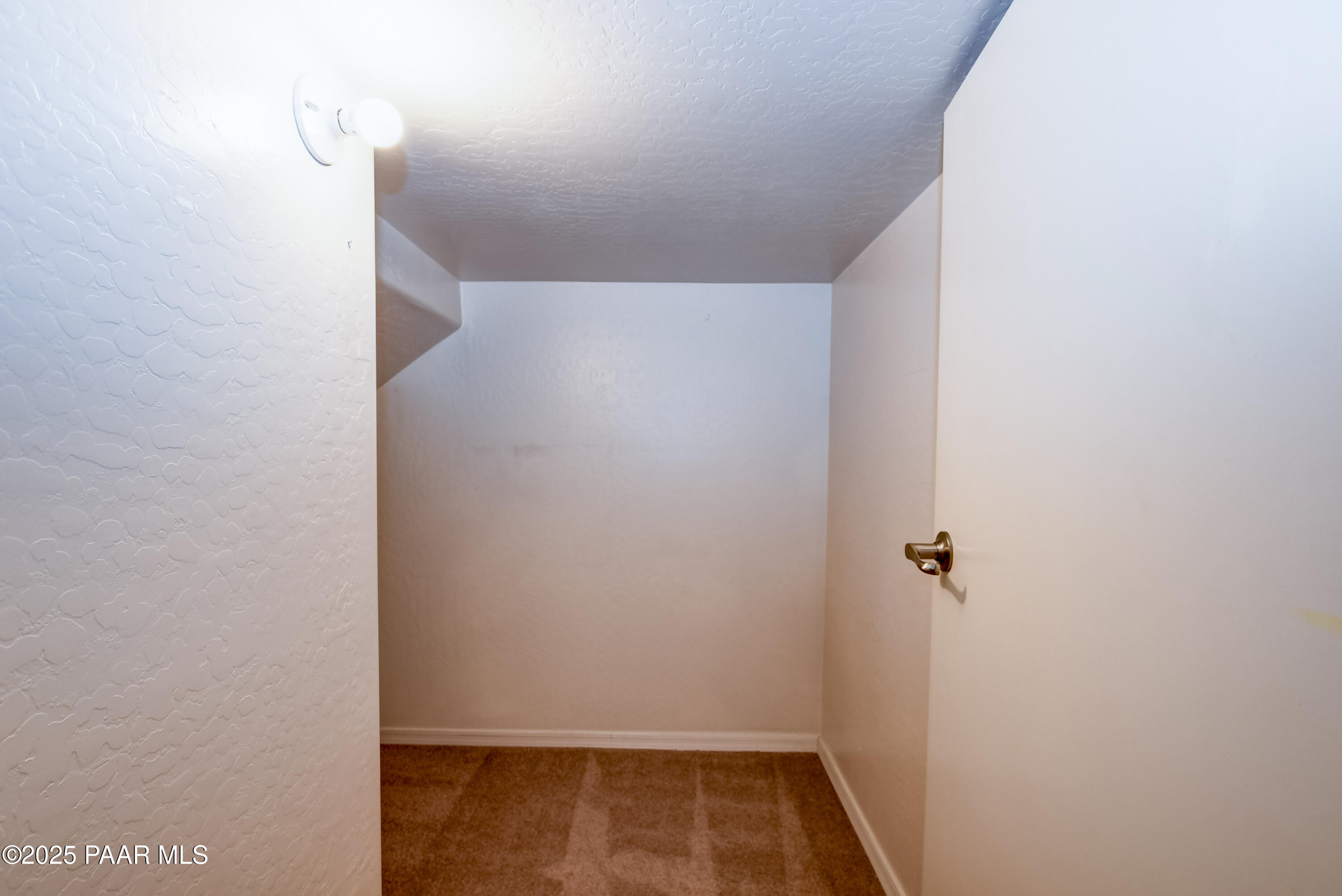 Dewey-Humboldt, Arizona 86327, United States, 2 Bedrooms Bedrooms, ,3 BathroomsBathrooms,Residential,Active,172174