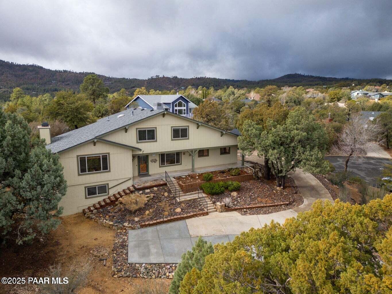 1703 Thunderbird Circle