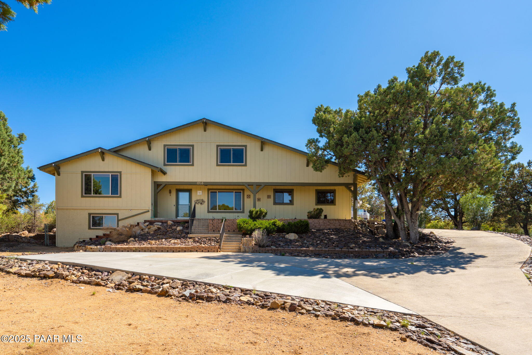 1703 Thunderbird Circle