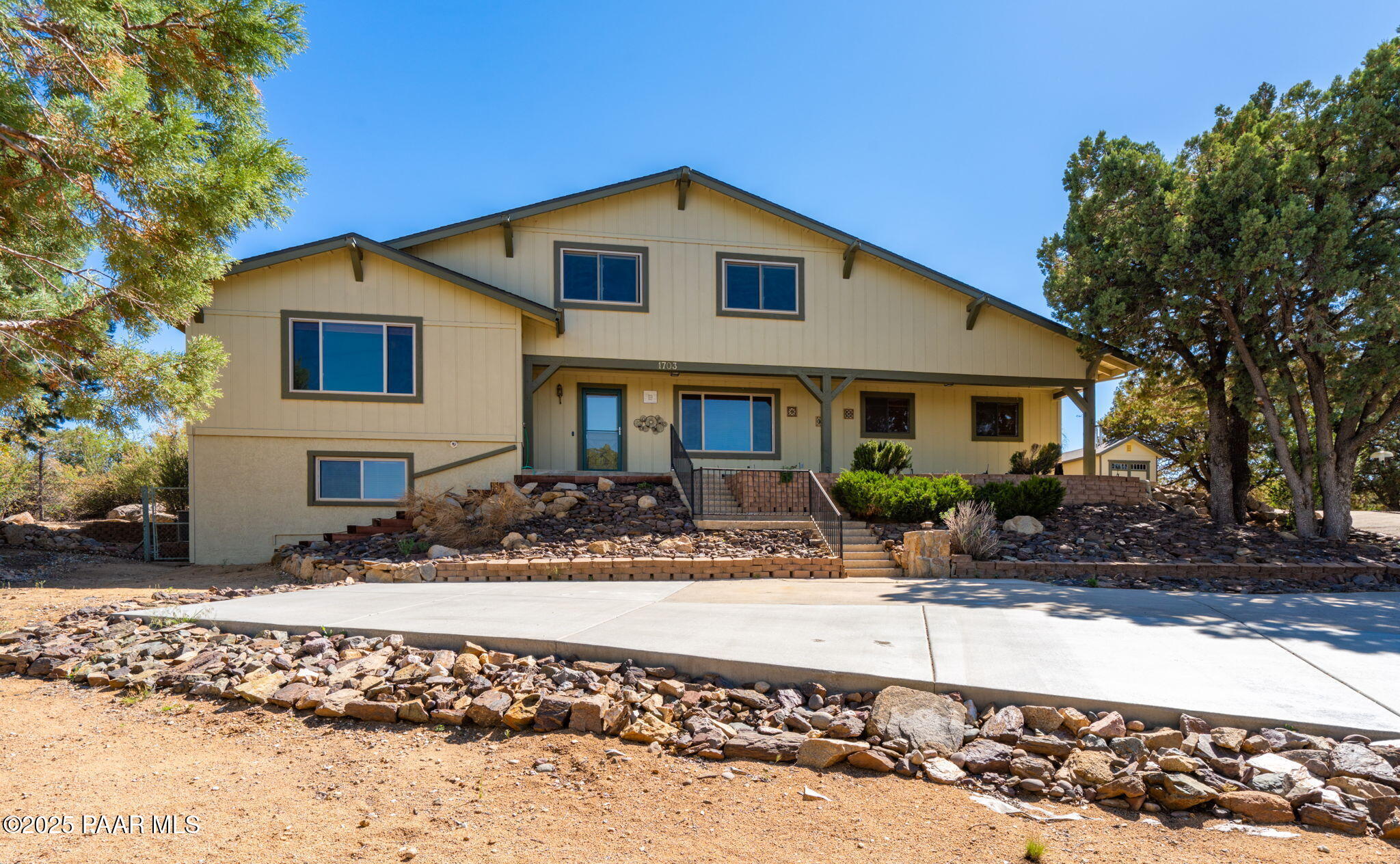 1703 Thunderbird Circle