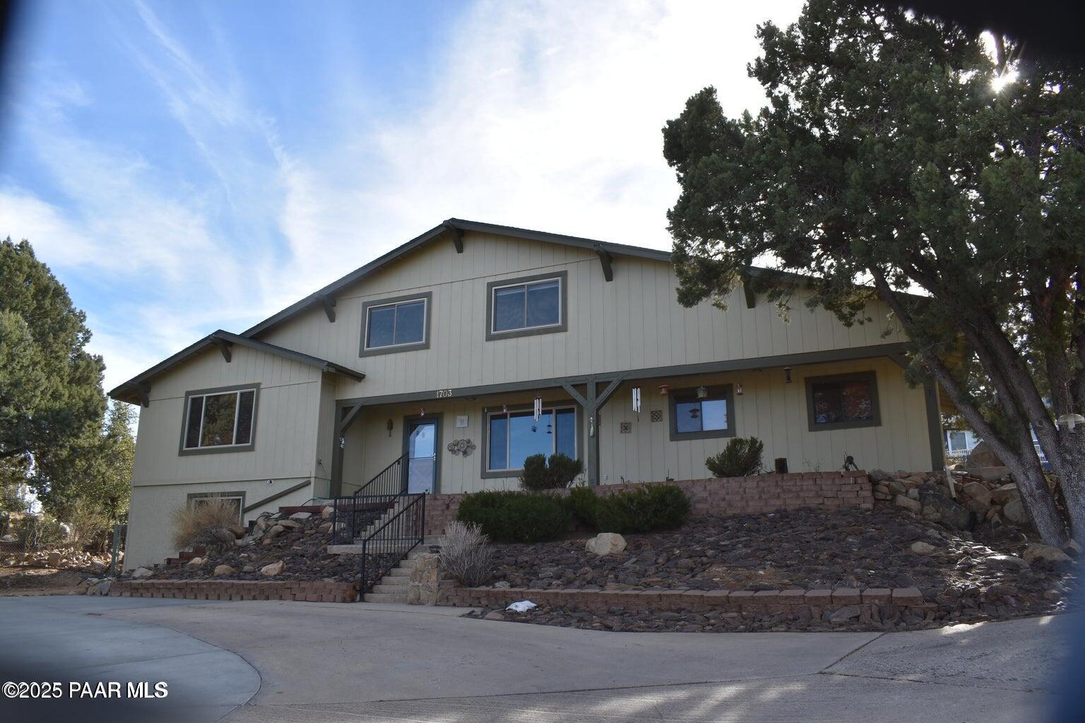 1703 Thunderbird Circle