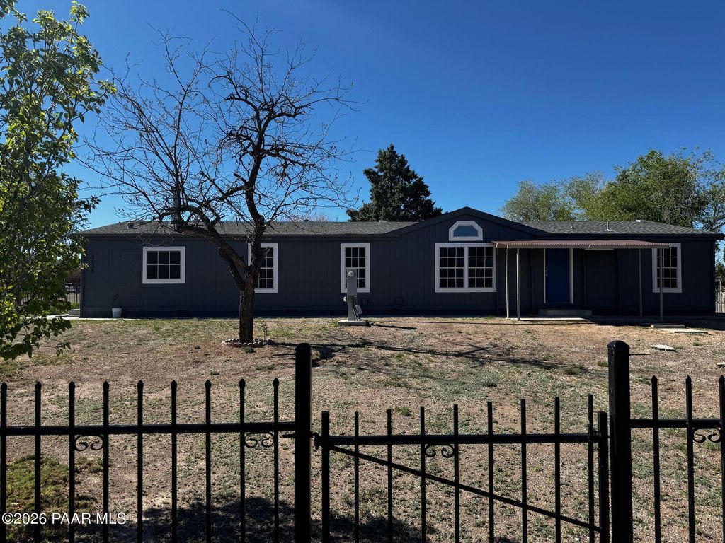 Photo of 2035 N Road 4 1/2, Chino Valley, AZ 86323 (MLS # 1083293)