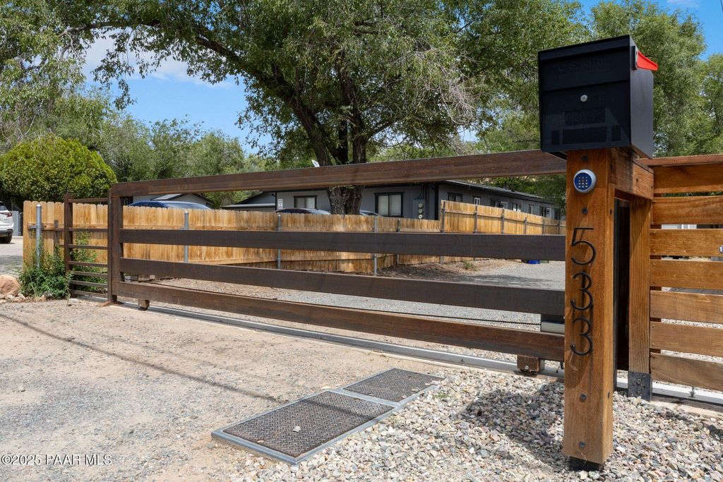 Photo of 533 Dameron Drive, Prescott, AZ 86301 (MLS # 1078956)