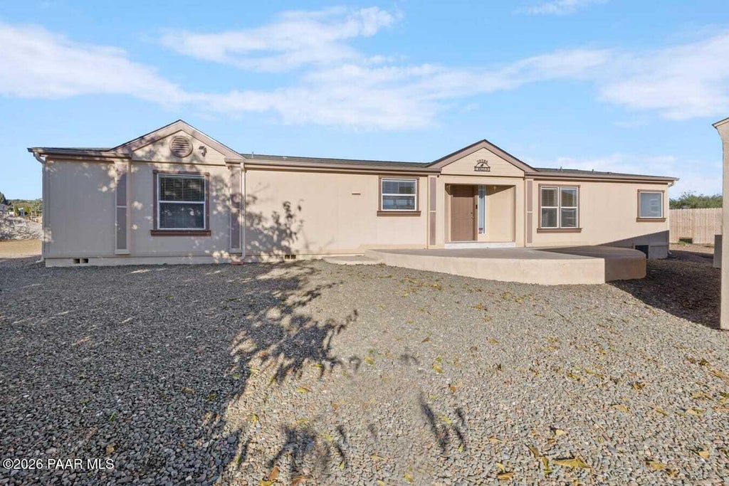 Photo of 20286 E Mingus Drive, Mayer, AZ 86333 (MLS # 1086030)