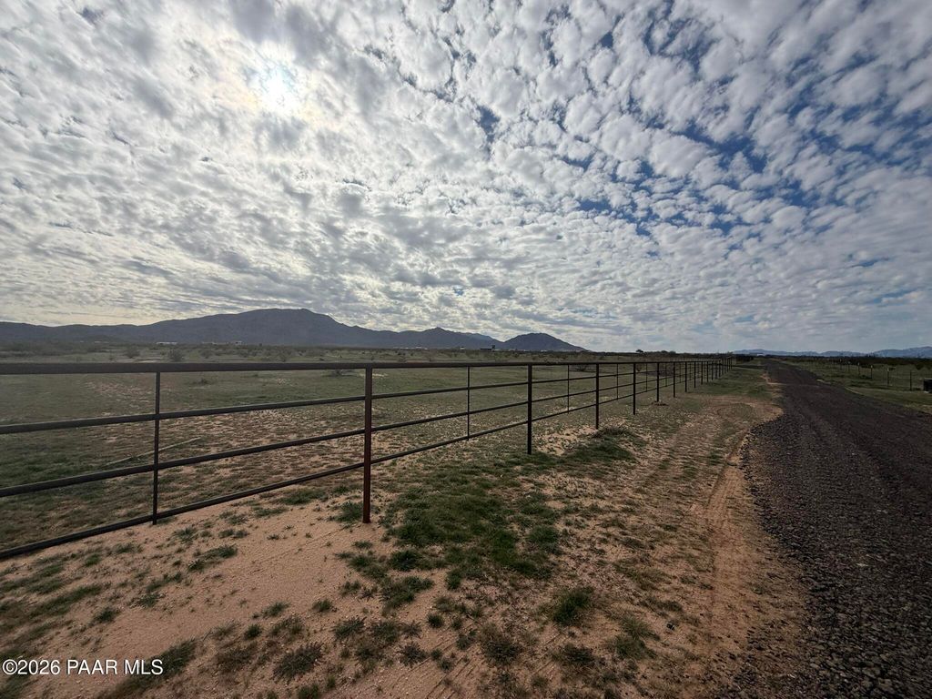Photo of 2 W Williams Road, Aguila, AZ 85320 (MLS # 1079048)