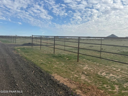 W WILLIAM RD, AGUILA, AZ 85320 - Image e81cfabc24f42be472373f1dd0cd09bc/294476055