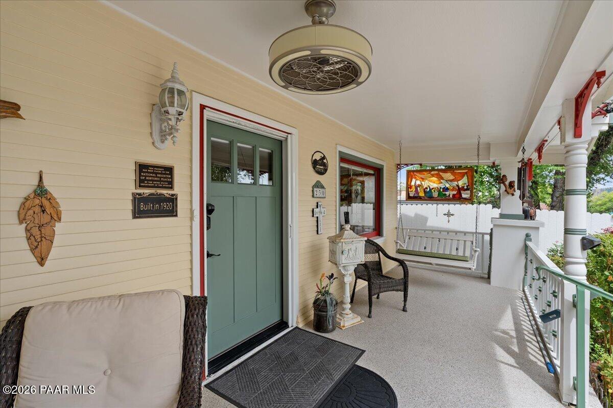 230 N Mount Vernon Avenue