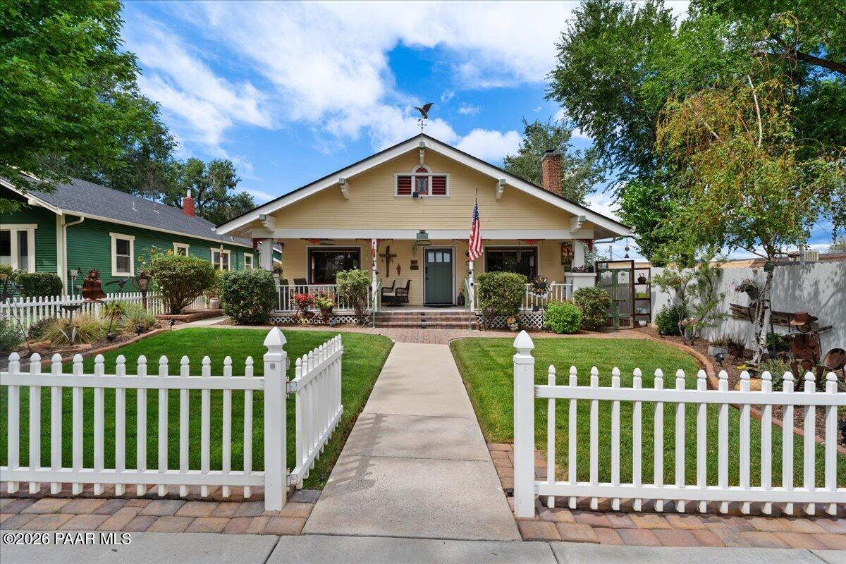 230 N Mount Vernon Avenue