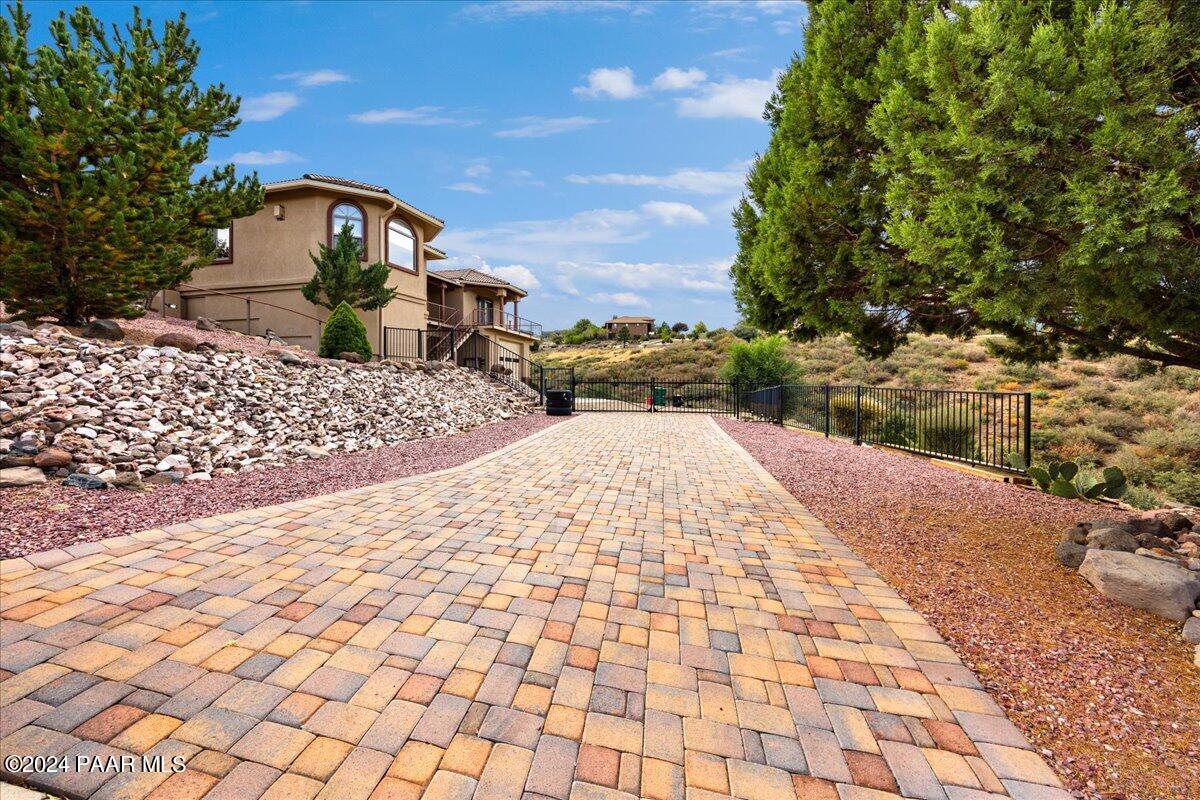 1115 Longview Drive
