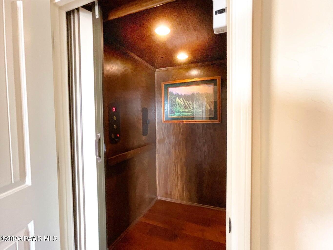 1233 S Lakeview Drive