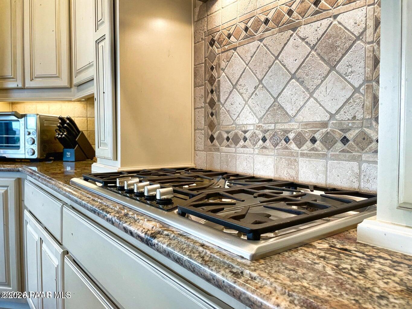 1233 S Lakeview Drive