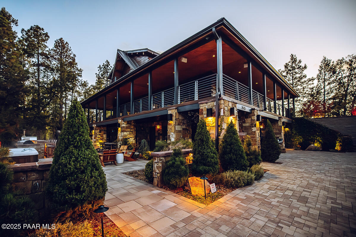 2505 E Old Miner Road