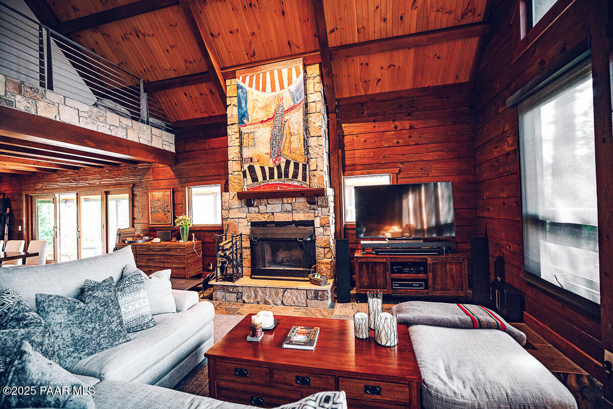 2505 E Old Miner Road