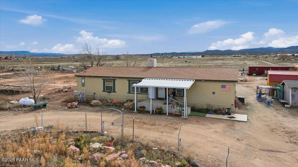 Photo of 2575 W Annie Road, Paulden, AZ 86334 (MLS # 1078635)