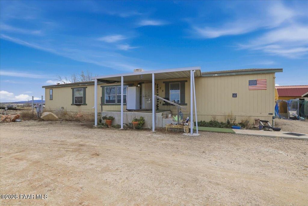 Photo of 2575 W Annie Road, Paulden, AZ 86334 (MLS # 1078635)