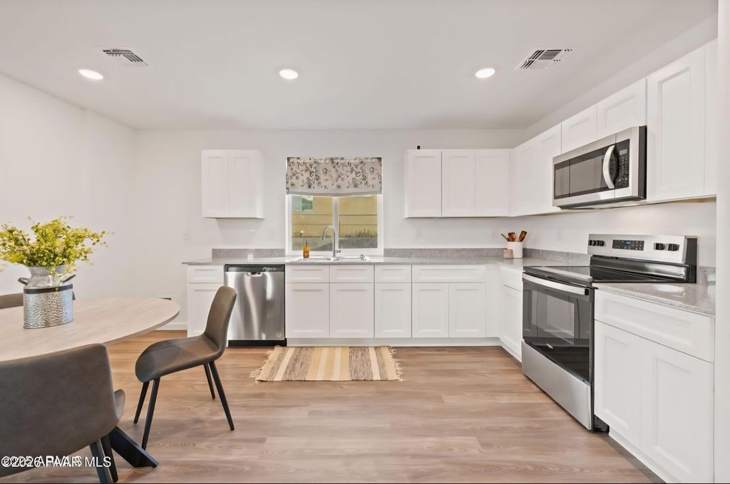 Photo of 20182 E Lakeside Road, Cordes Lakes, AZ 86333 (MLS # 1081865)