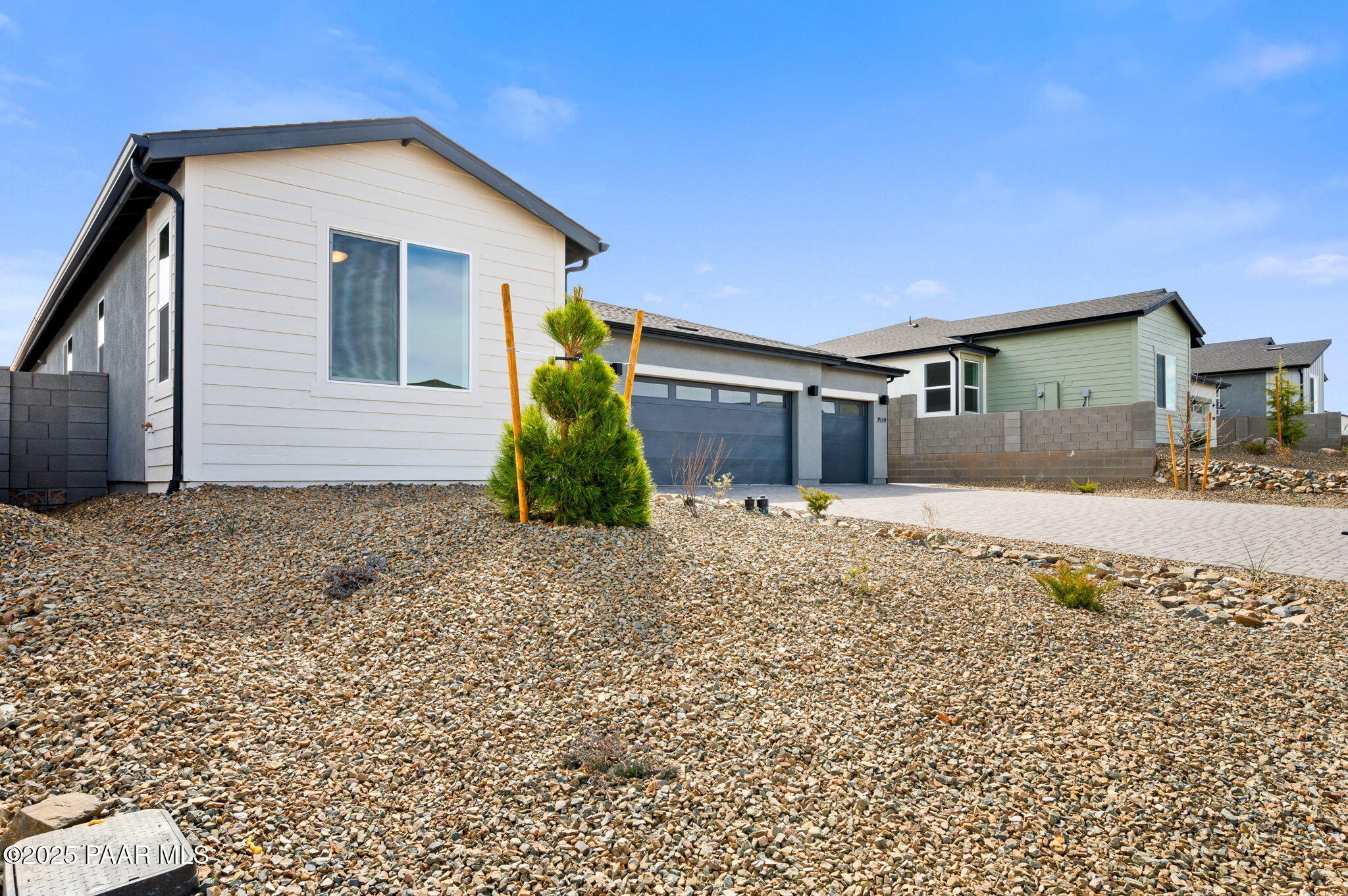 7519 E Louie Lane