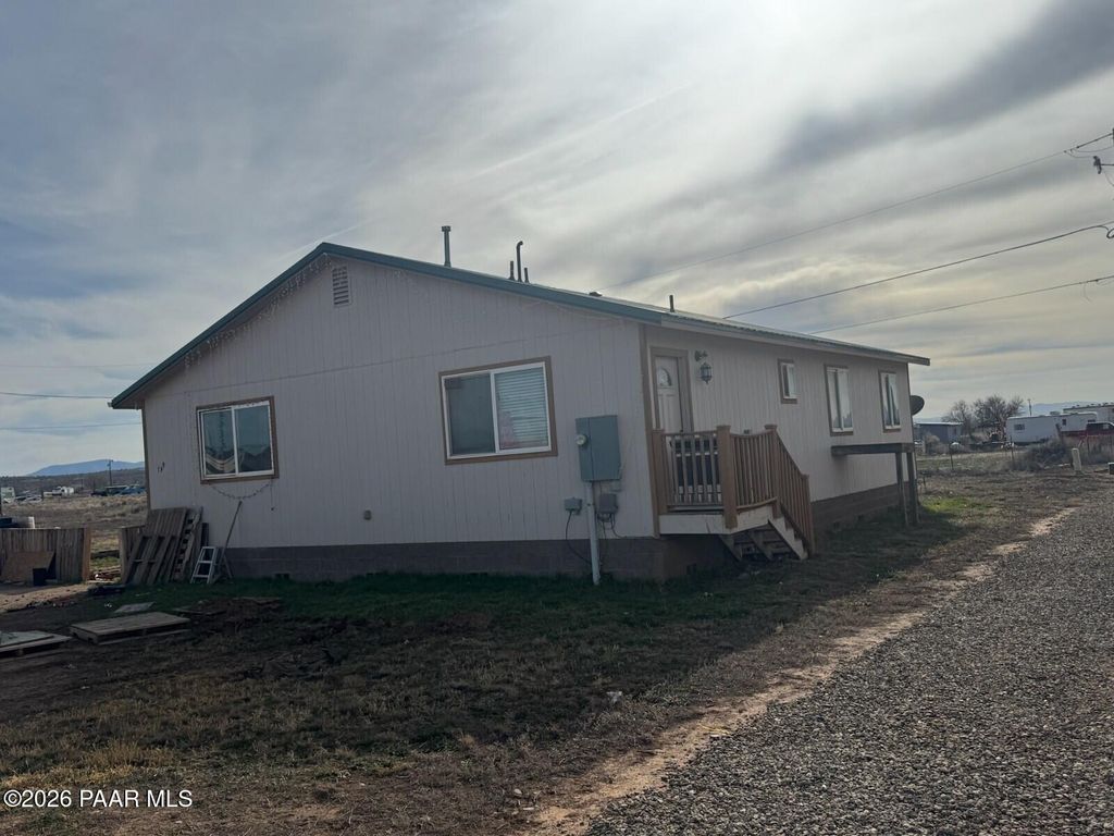 Photo of 149 W Baja Road, Paulden, AZ 86334 (MLS # 1078505)