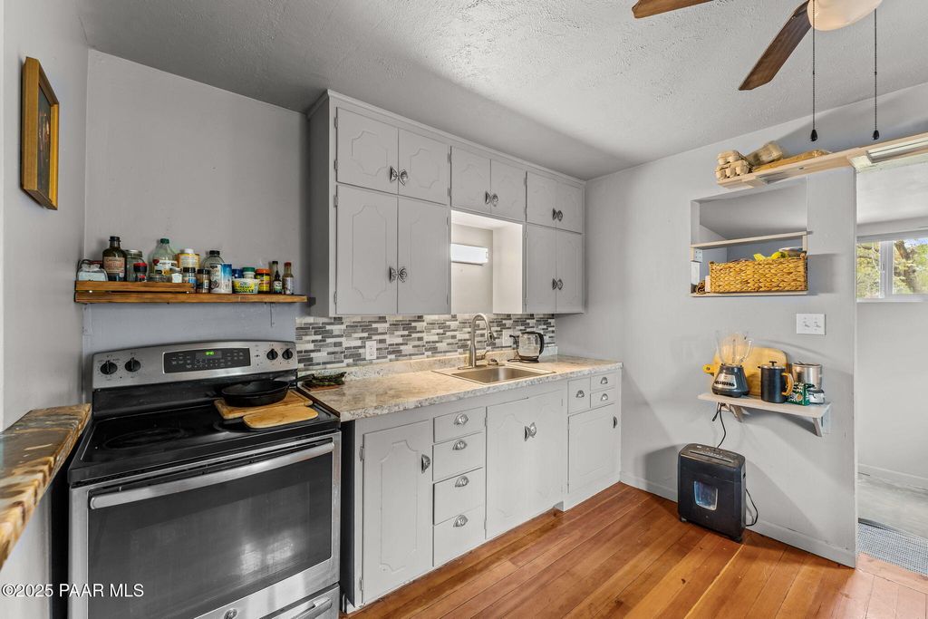 Photo of 16610 W Walnut Drive, Yarnell, AZ 85362 (MLS # 1077874)