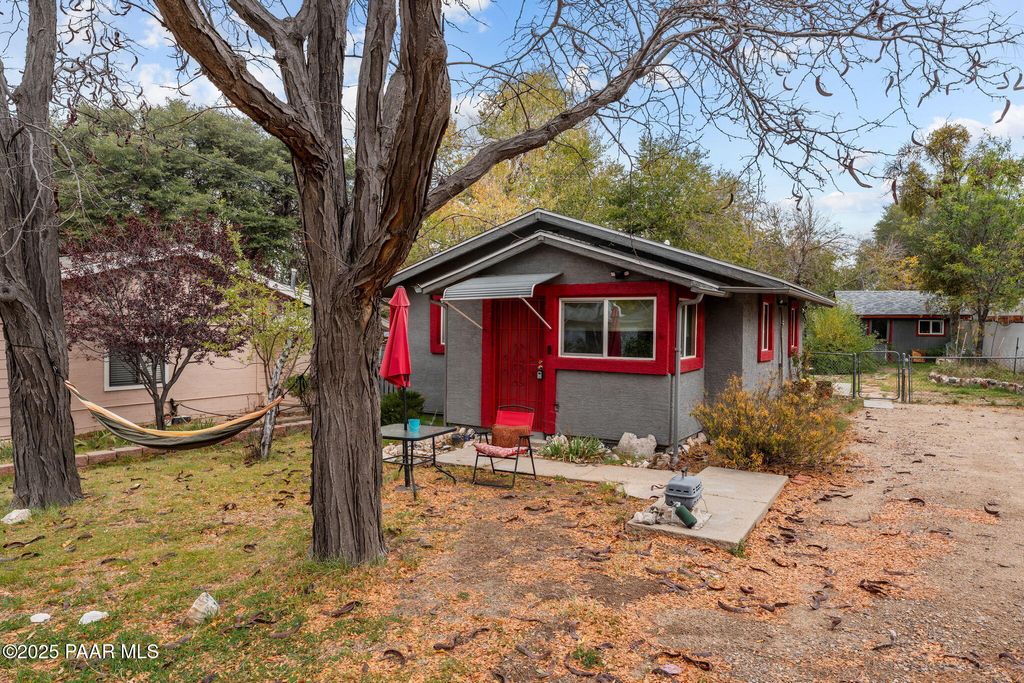 Photo of 16610 W Walnut Drive, Yarnell, AZ 85362 (MLS # 1077874)