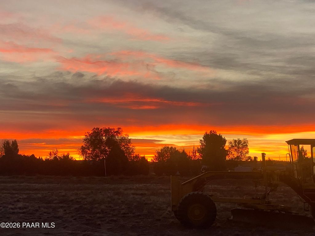 Photo of 370 W Venice Way, Paulden, AZ 86334 (MLS # 1081222)