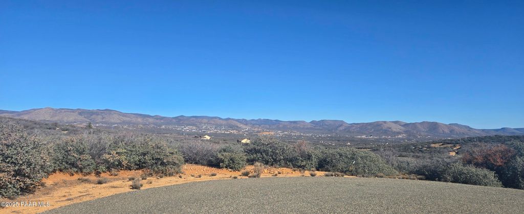 Photo of 402 E Raider Way, Dewey-Humboldt, AZ 86327 (MLS # 1078405)