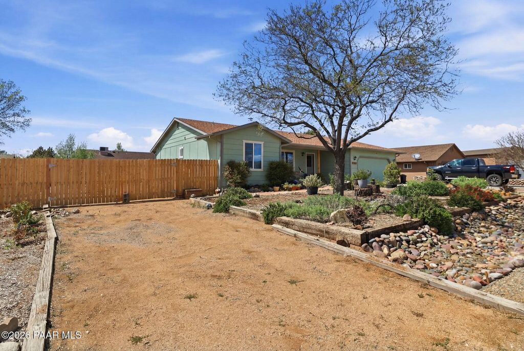 Photo of 6040 N Rim Drive, Prescott Valley, AZ 86314 (MLS # 1080931)