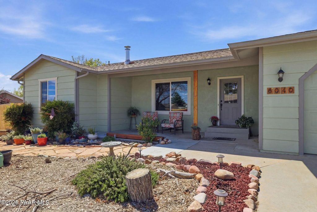 Photo of 6040 N Rim Drive, Prescott Valley, AZ 86314 (MLS # 1080931)