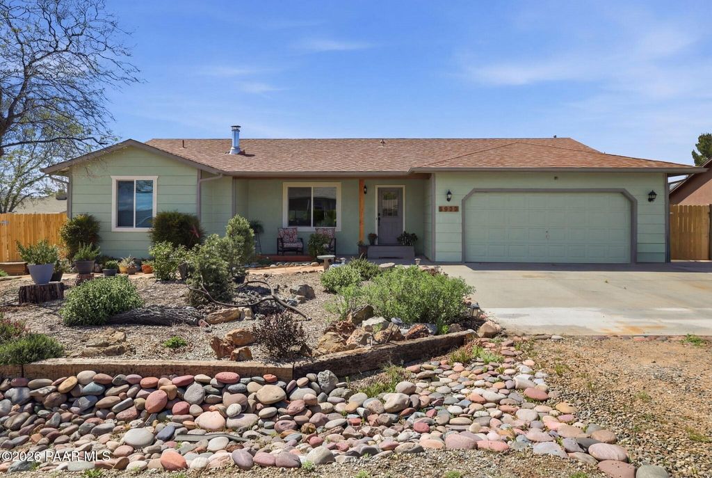 Photo of 6040 N Rim Drive, Prescott Valley, AZ 86314 (MLS # 1080931)