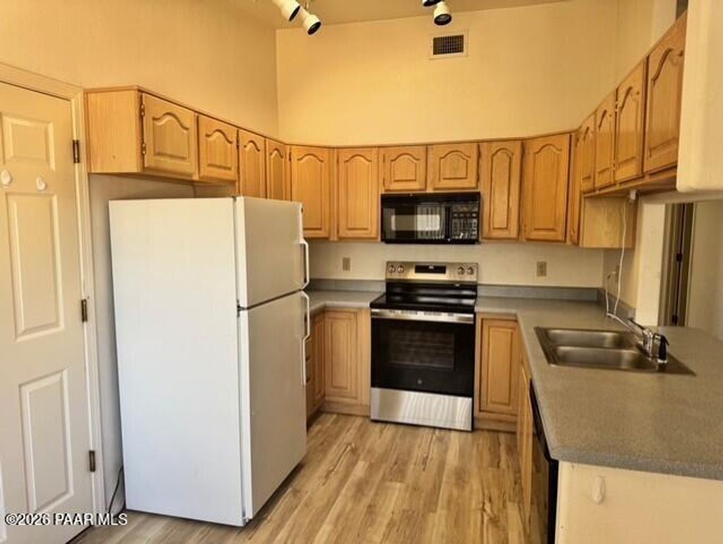 Photo of 8360 E Stevens Drive #B, Prescott Valley, AZ 86314 (MLS # 1080341)