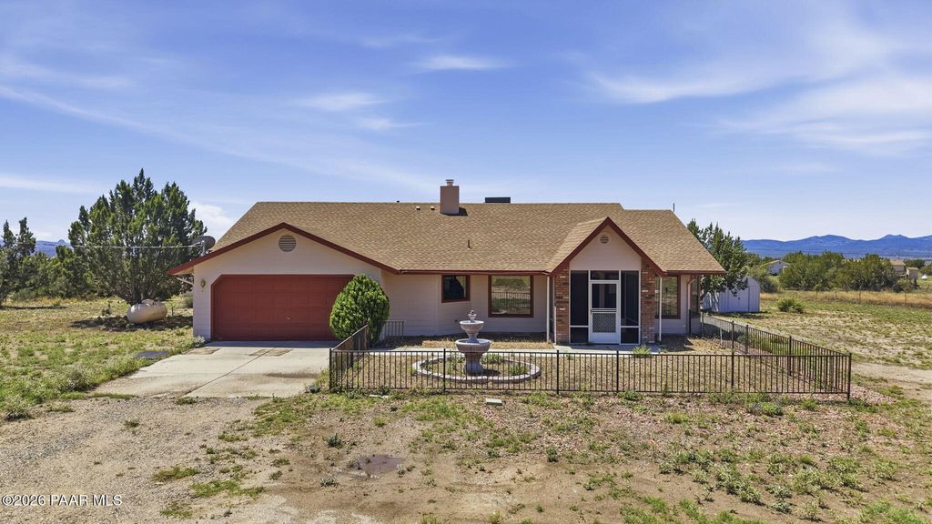 Photo of 849 W Barbara Street, Paulden, AZ 86334 (MLS # 1083822)