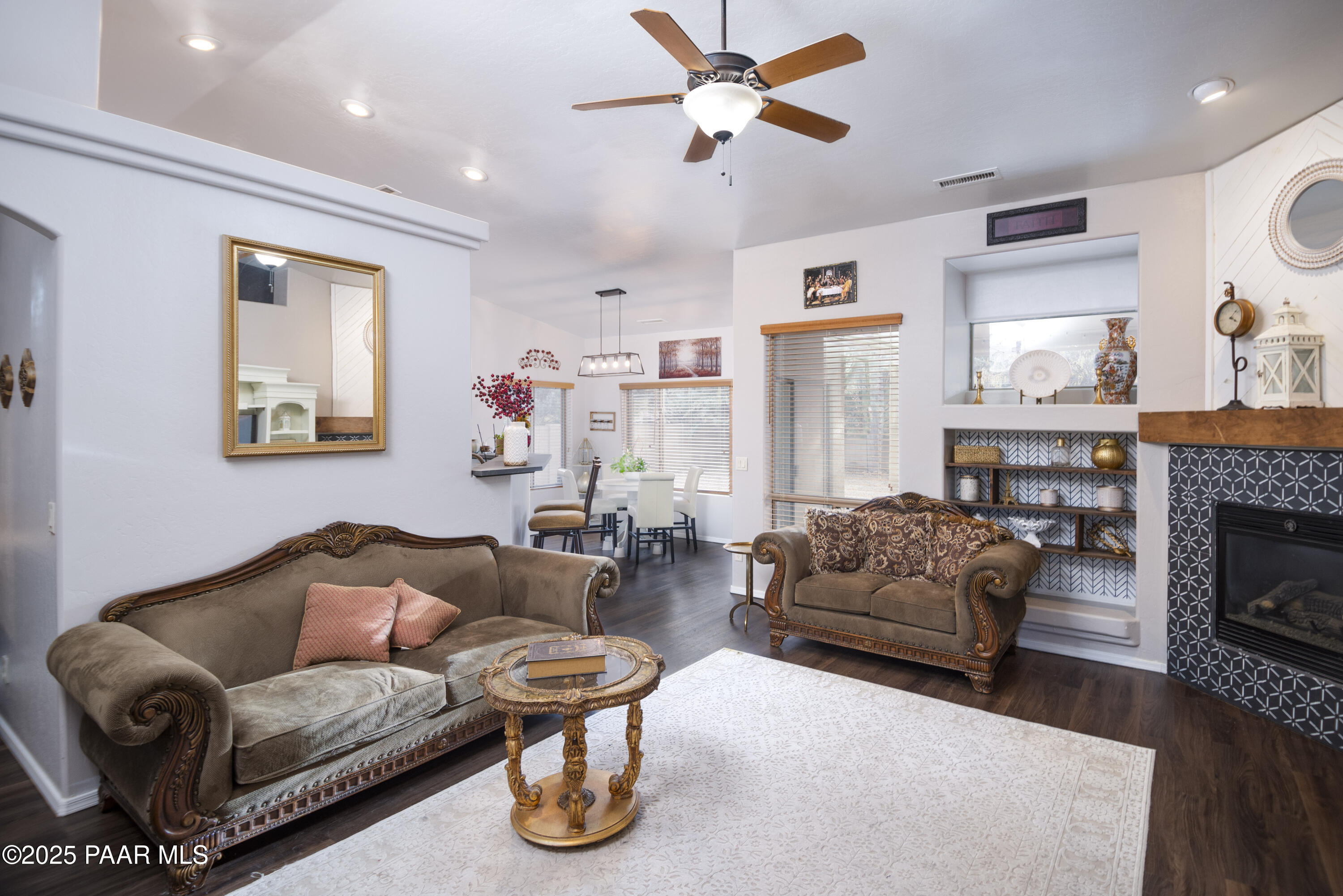 5882 N Gallery Lane