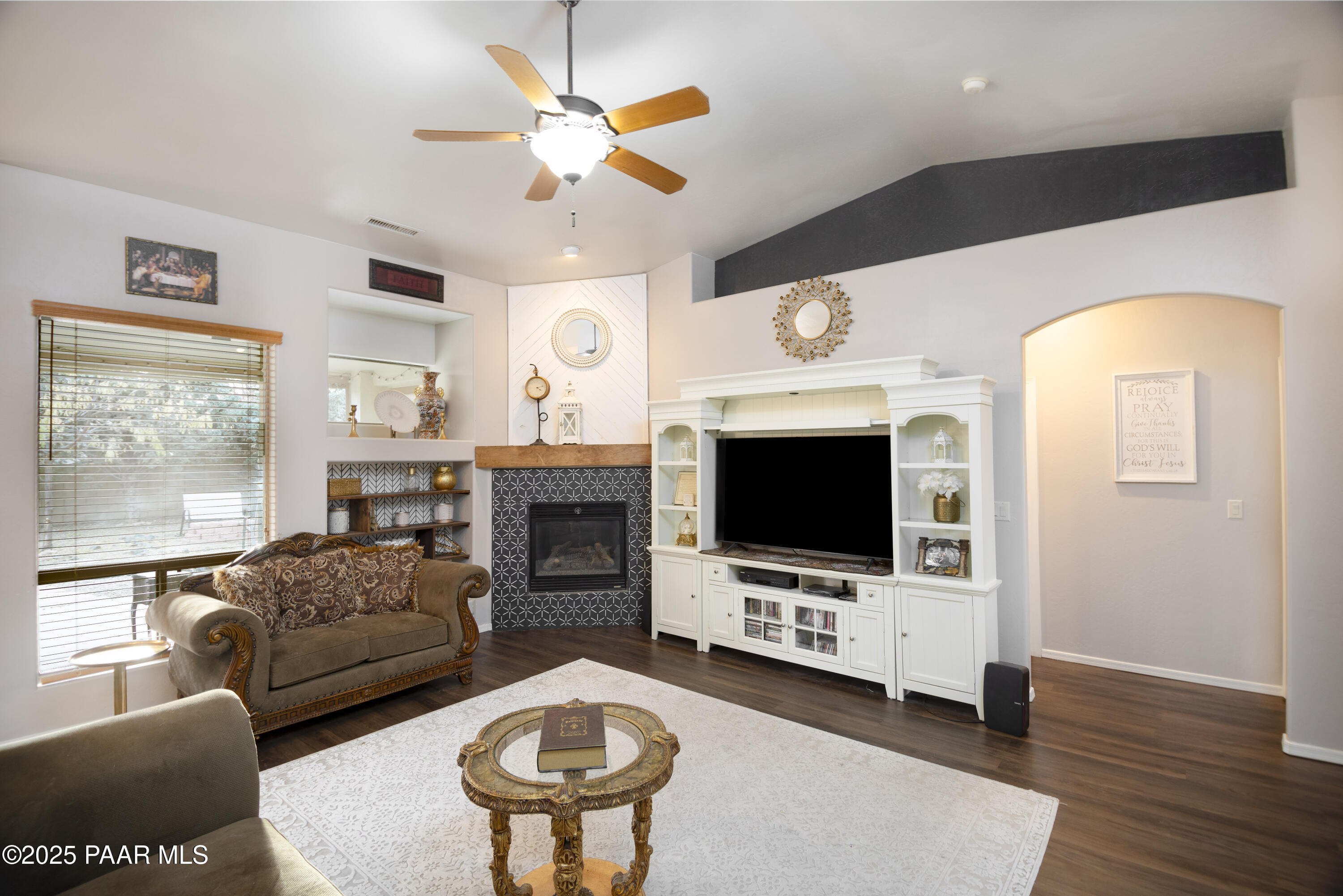 5882 N Gallery Lane