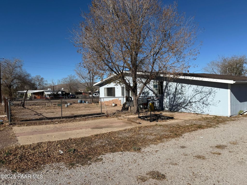 Photo of 22530 W Willow Street, Seligman, AZ 86337 (MLS # 1078175)