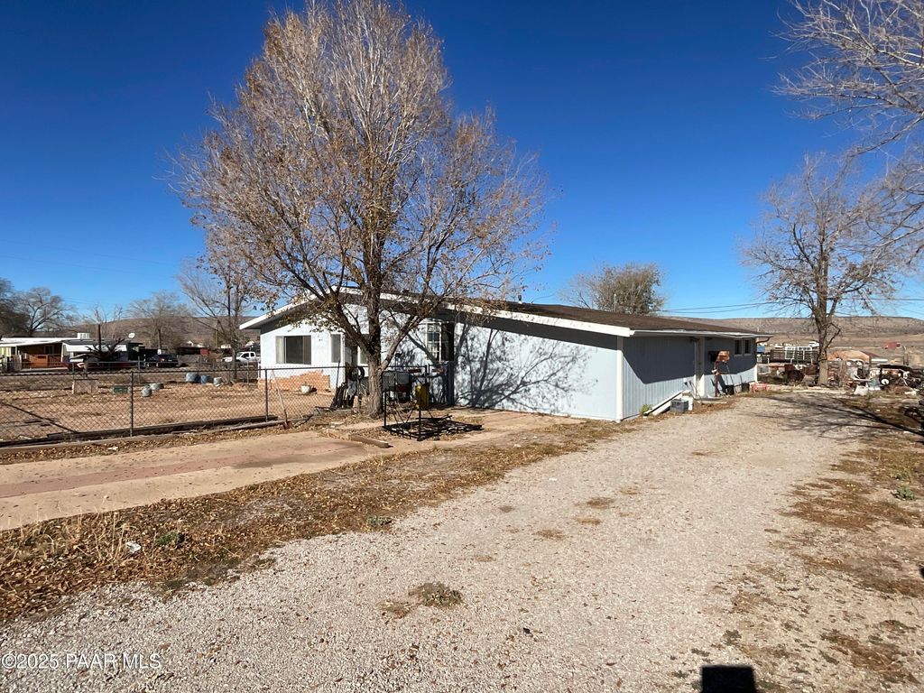 Photo of 22530 W Willow Street, Seligman, AZ 86337 (MLS # 1078175)