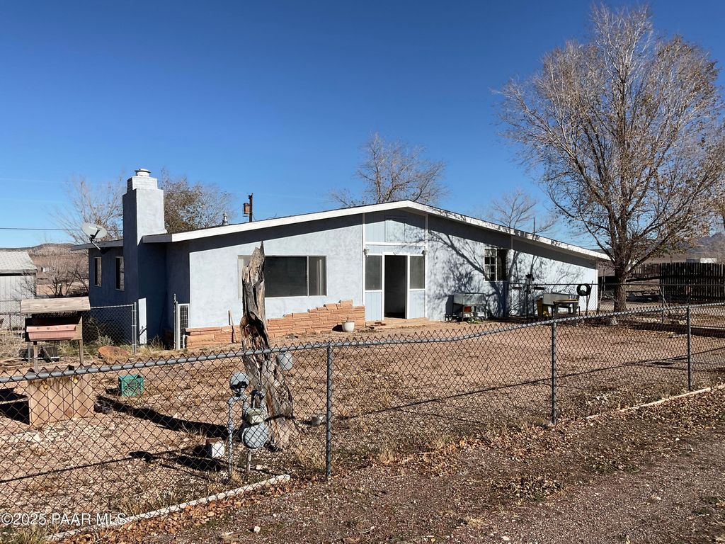 Photo of 22530 W Willow Street, Seligman, AZ 86337 (MLS # 1078175)