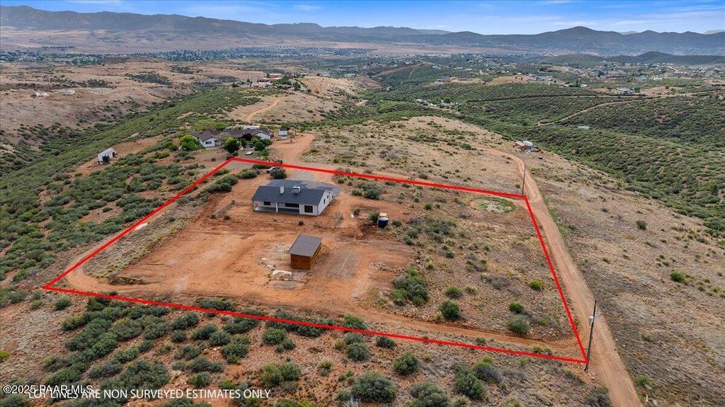 Photo of 320 S Hoss Road, Dewey-Humboldt, AZ 86327 (MLS # 1078793)