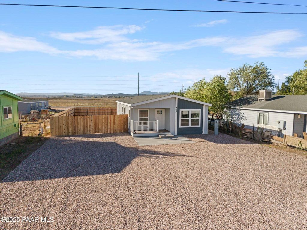 Photo of 375 W Venice Way, Paulden, AZ 86334 (MLS # 1077166)