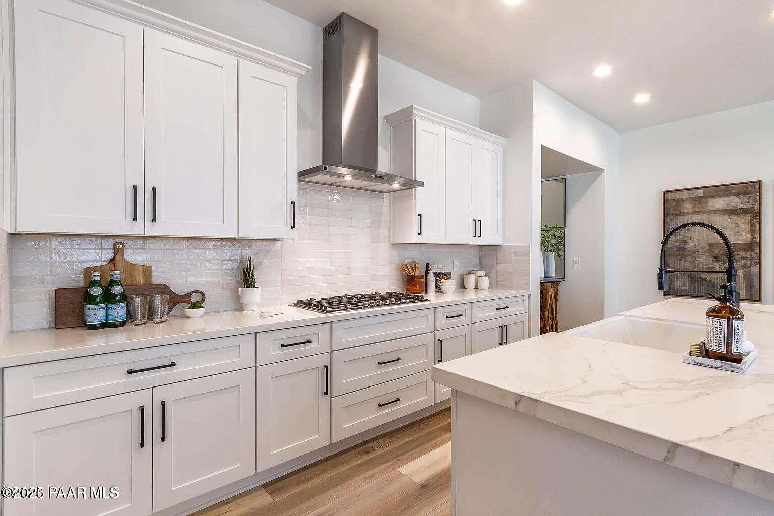 1124 S Lakeview Drive