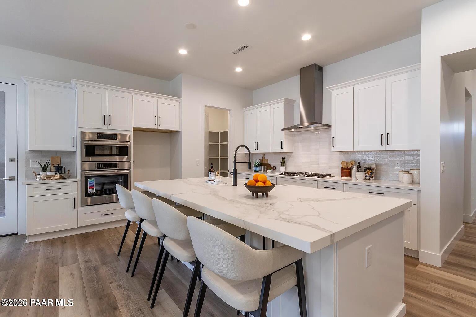 1124 S Lakeview Drive