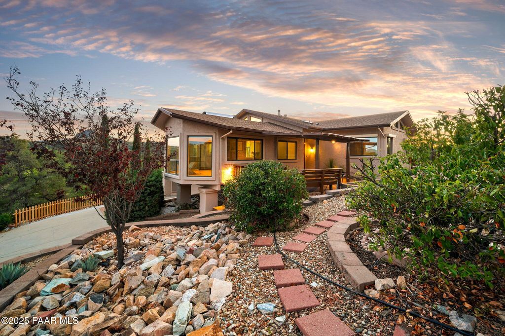 Photo of 2349 Loma Vista Drive, Prescott, AZ 86305 (MLS # 1077561)