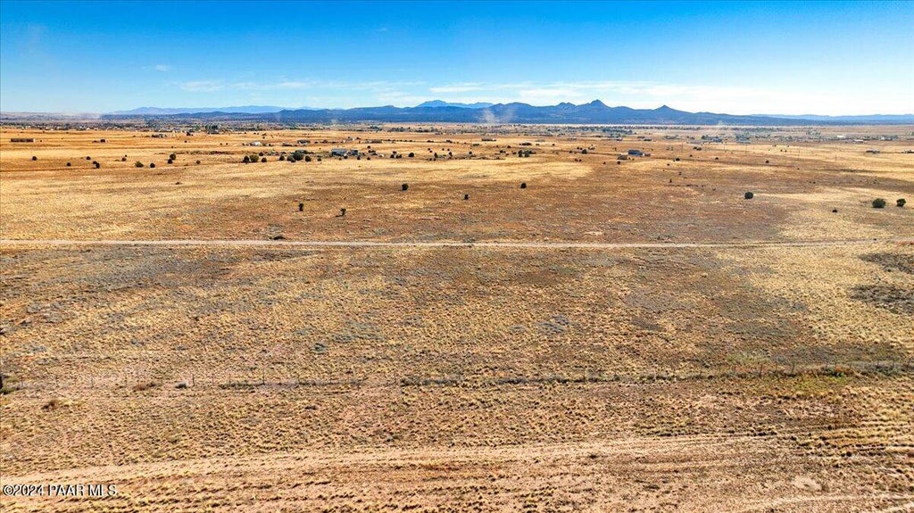 Photo of 3336 W Limestone Drive, Paulden, AZ 86334 (MLS # 1085309)