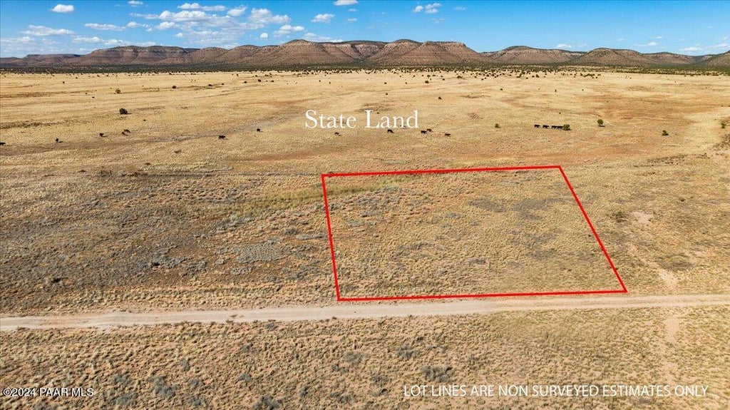 Photo of 3336 W Limestone Drive, Paulden, AZ 86334 (MLS # 1085309)