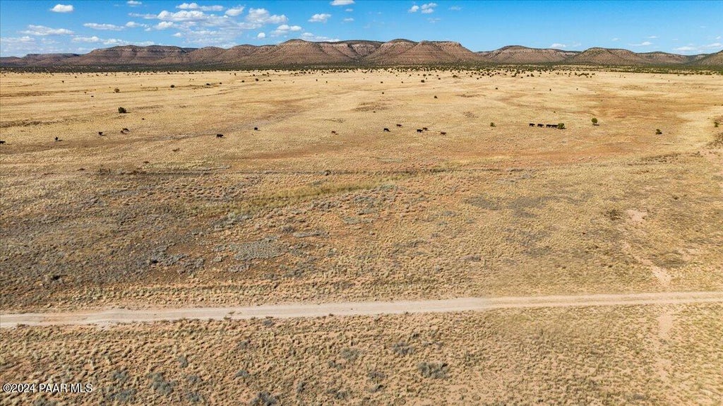 Photo of 3336 W Limestone Drive, Paulden, AZ 86334 (MLS # 1085309)