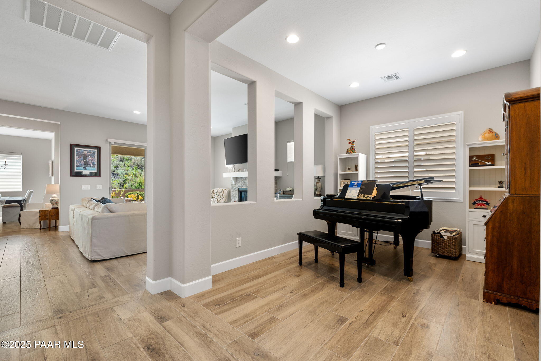 829 Royal Tulips Street