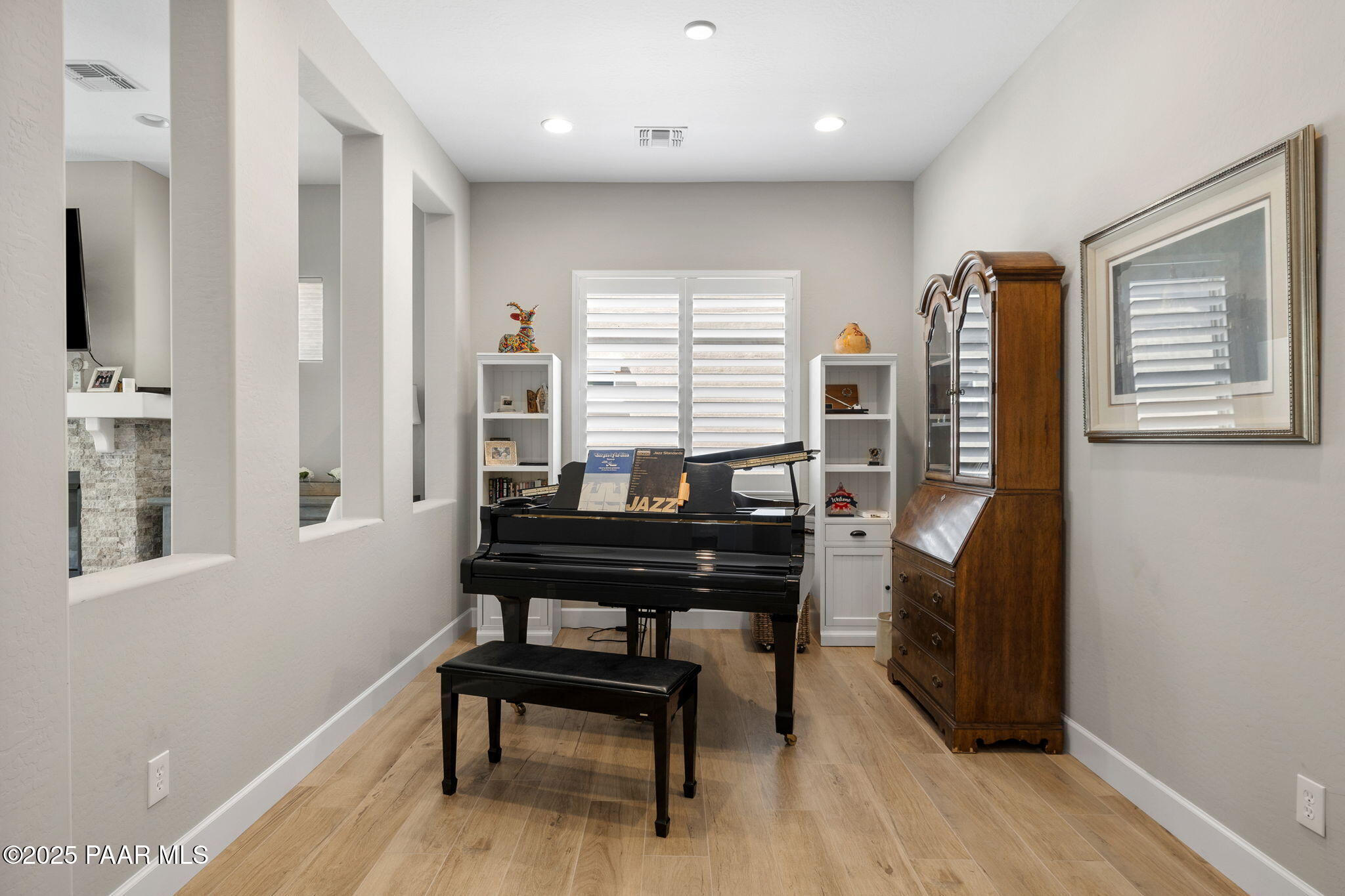 829 Royal Tulips Street