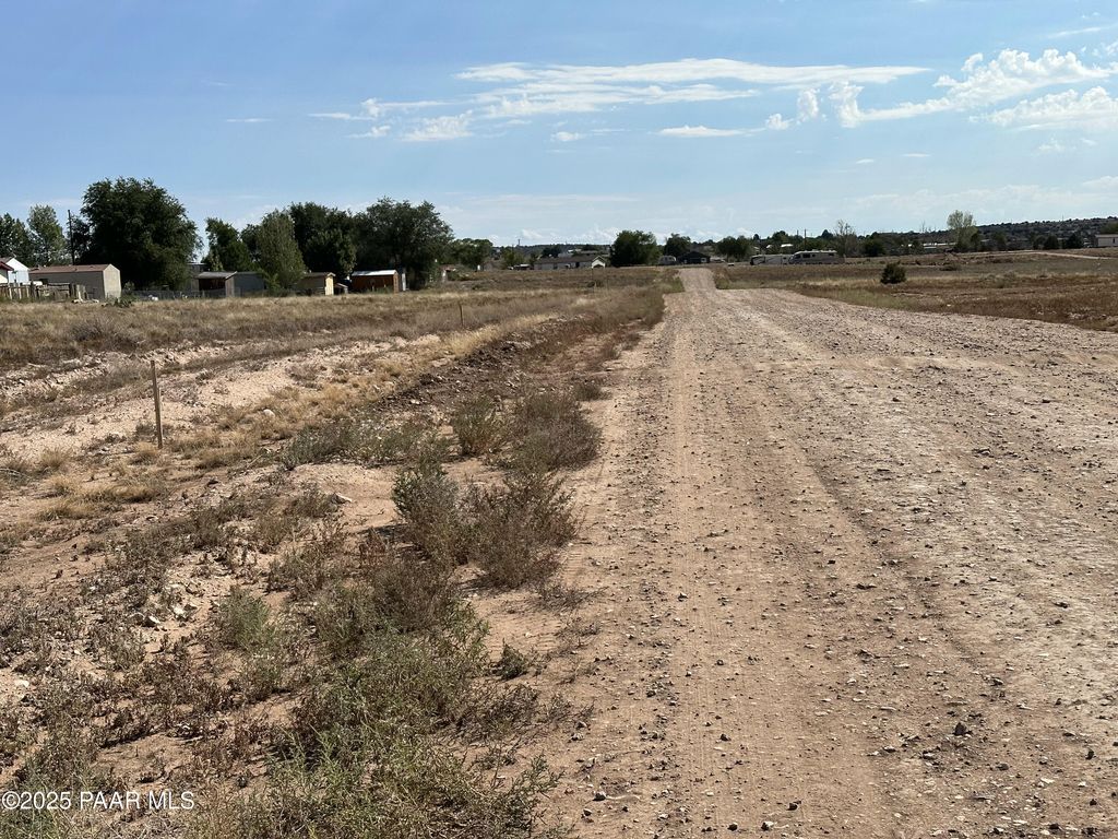 Photo of 250 W Zion Trail, Paulden, AZ 86334 (MLS # 1077025)