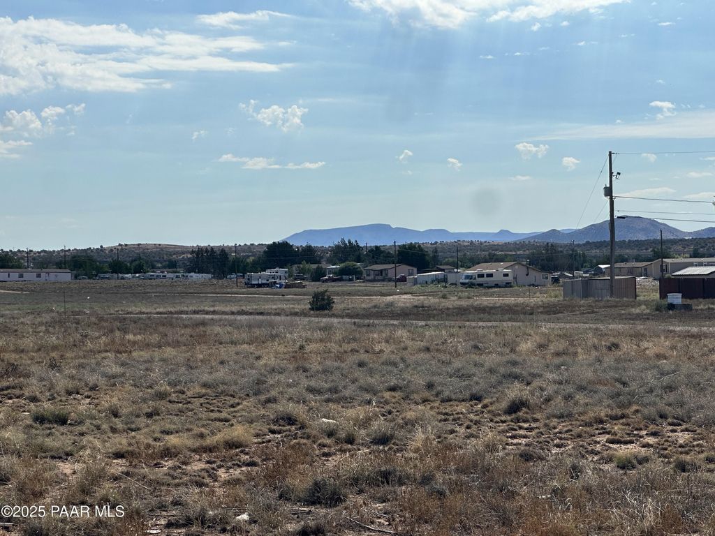 Photo of 250 W Zion Trail, Paulden, AZ 86334 (MLS # 1077025)
