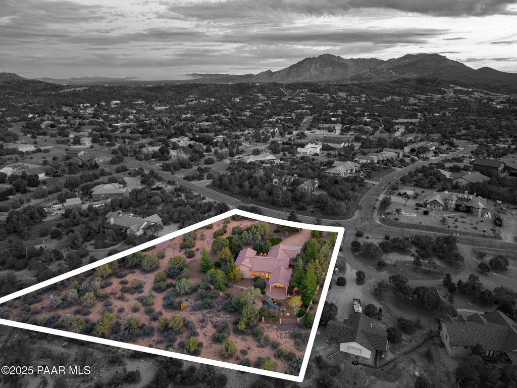 Photo of 13375 N Iron Hawk Drive, Prescott, AZ 86305 (MLS # 1077322)